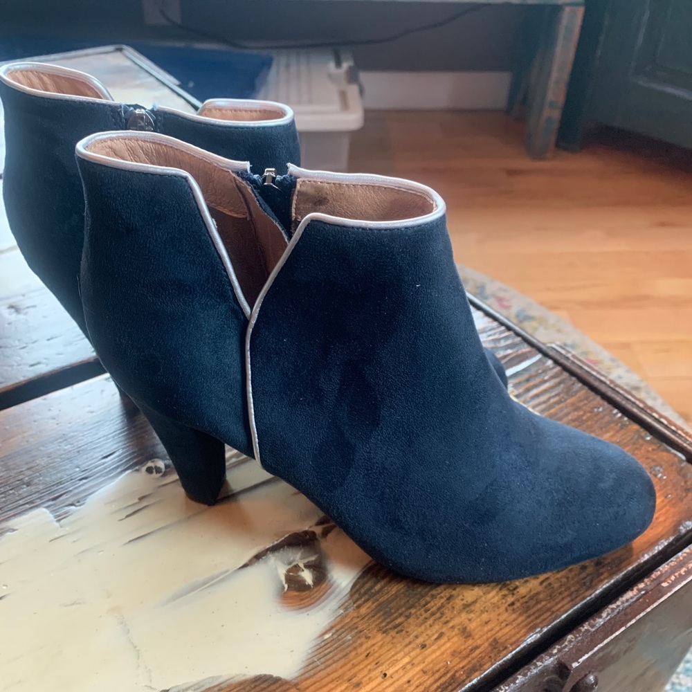 Chelsea crew navy booties with silver trim / accents